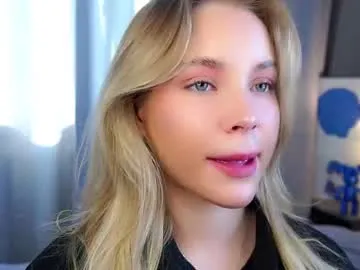 lipswithsmileonthem Image 3