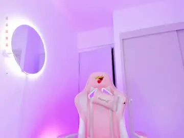 mia_yourmommy Image 2
