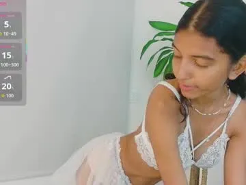 yuliethpetite Image 18